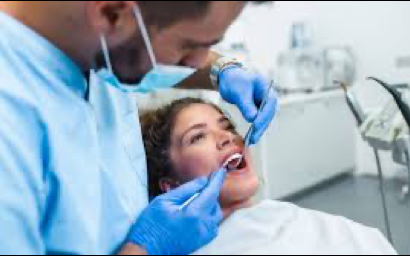 Atendimento odontológico em ambiente clínico